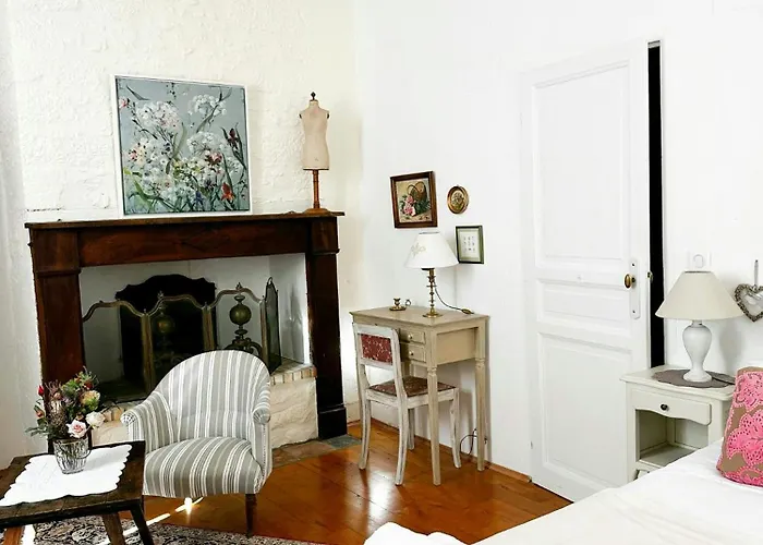 Stone House From 1776 With Large Park Fajoles