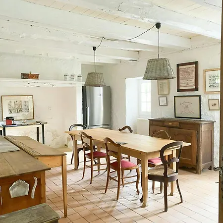 Stone House From 1776 With Large Park 別荘 *