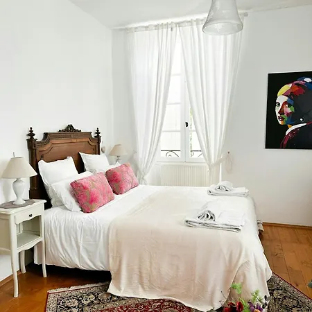 Hébergement de vacances Stone House From 1776 With Large Park *