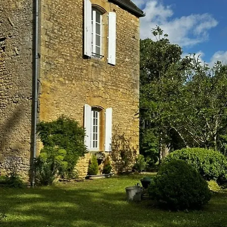 Stone House From 1776 With Large Park