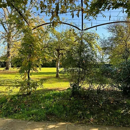 Hébergement de vacances Stone House From 1776 With Large Park *