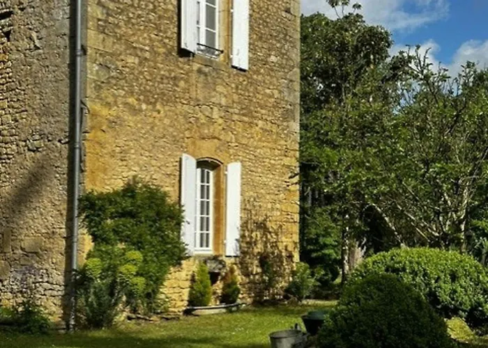 Stone House From 1776 With Large Park